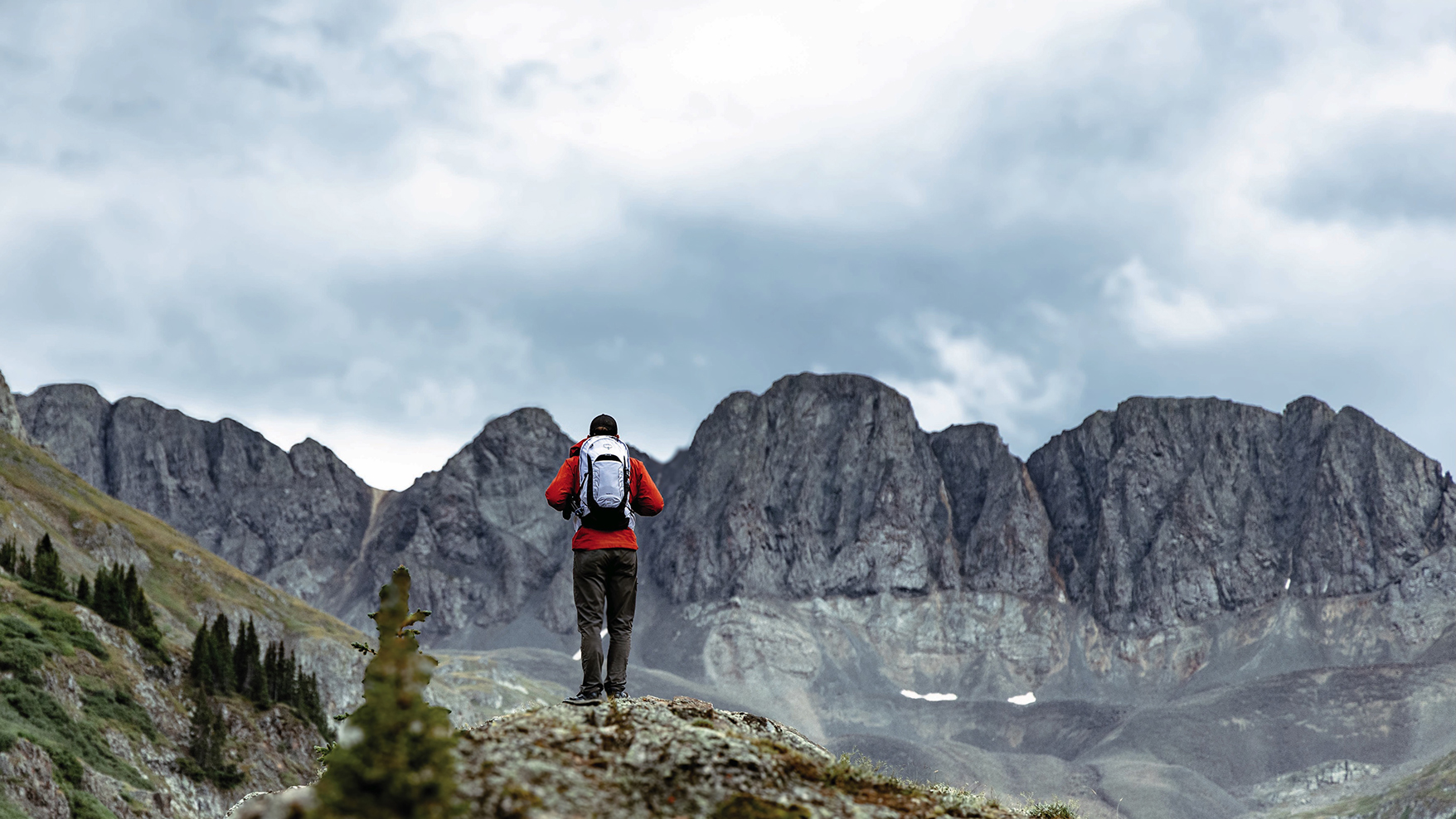 Unterwegs mit leichtem Rucksack und weitem Blick.