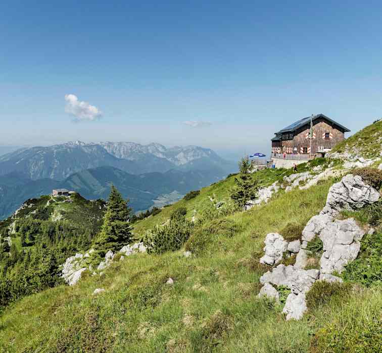 Die Gmundner Hütte am Traunstein hat ab 1. Mai 2024 wieder geöffnet.