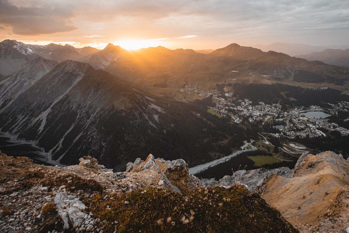 Sonnenaufgang über dem Schiesshorn – ein magischer Moment.