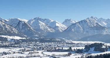 Blick über das winterliche Oberstdorf im Allgäu