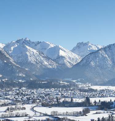 Blick über das winterliche Oberstdorf im Allgäu