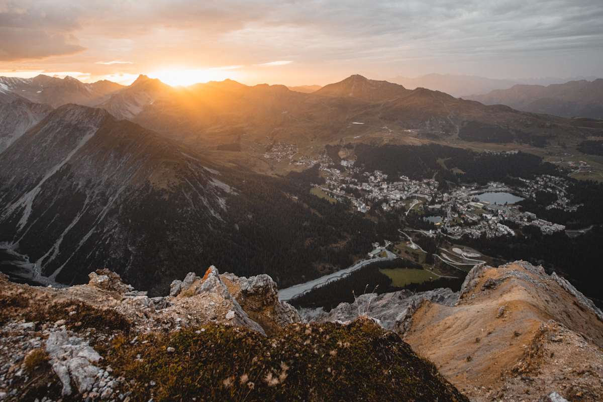 Sonnenaufgang über dem Schiesshorn – ein magischer Moment.