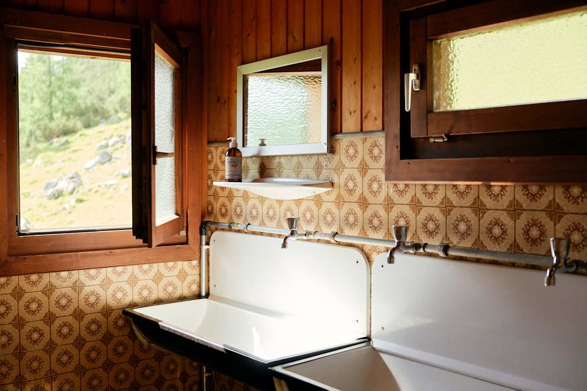 Waschraum - Hochmölbinghütte 