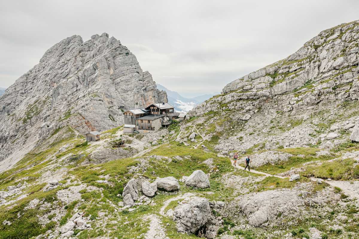 Blick auf die Passauer Hütte in den Leoganger Steinbergen