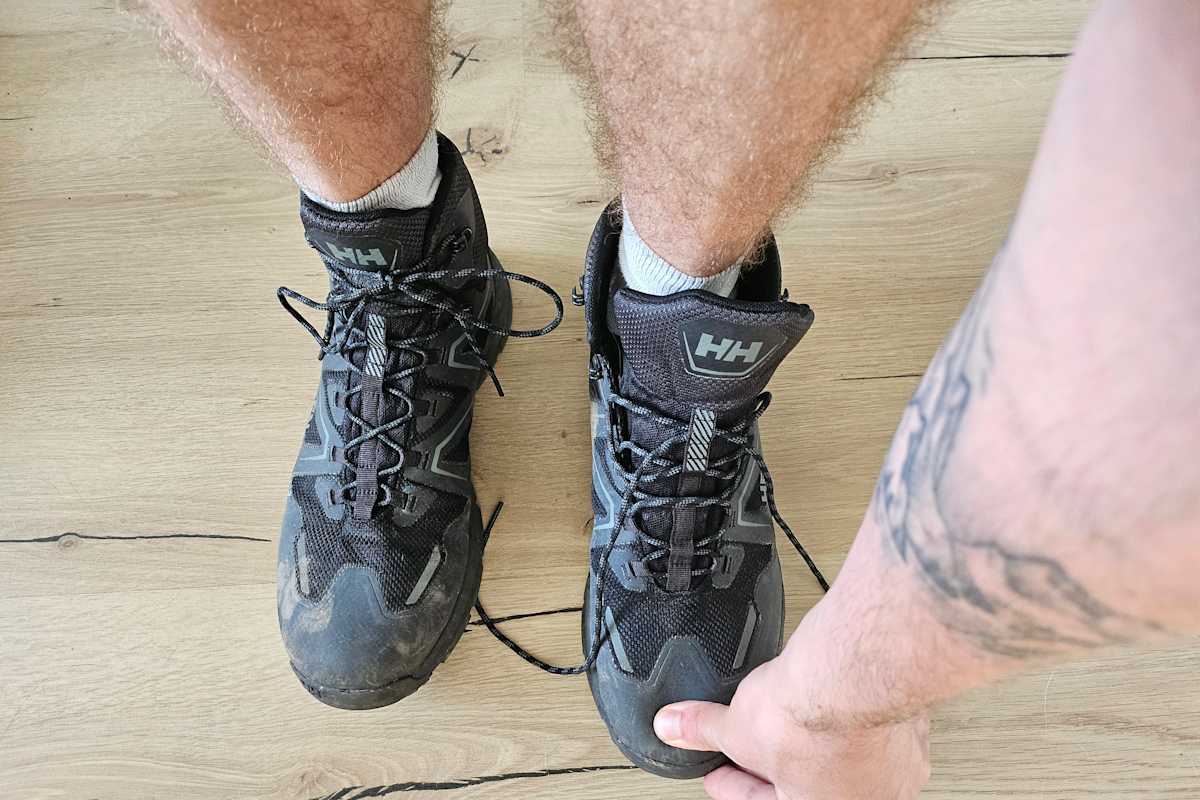 Wanderschuhe anprobieren
