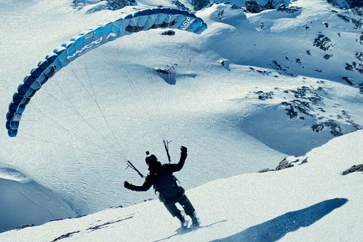 Anthony Dutruy beim Speedriding in den Schweizer Alpen.
