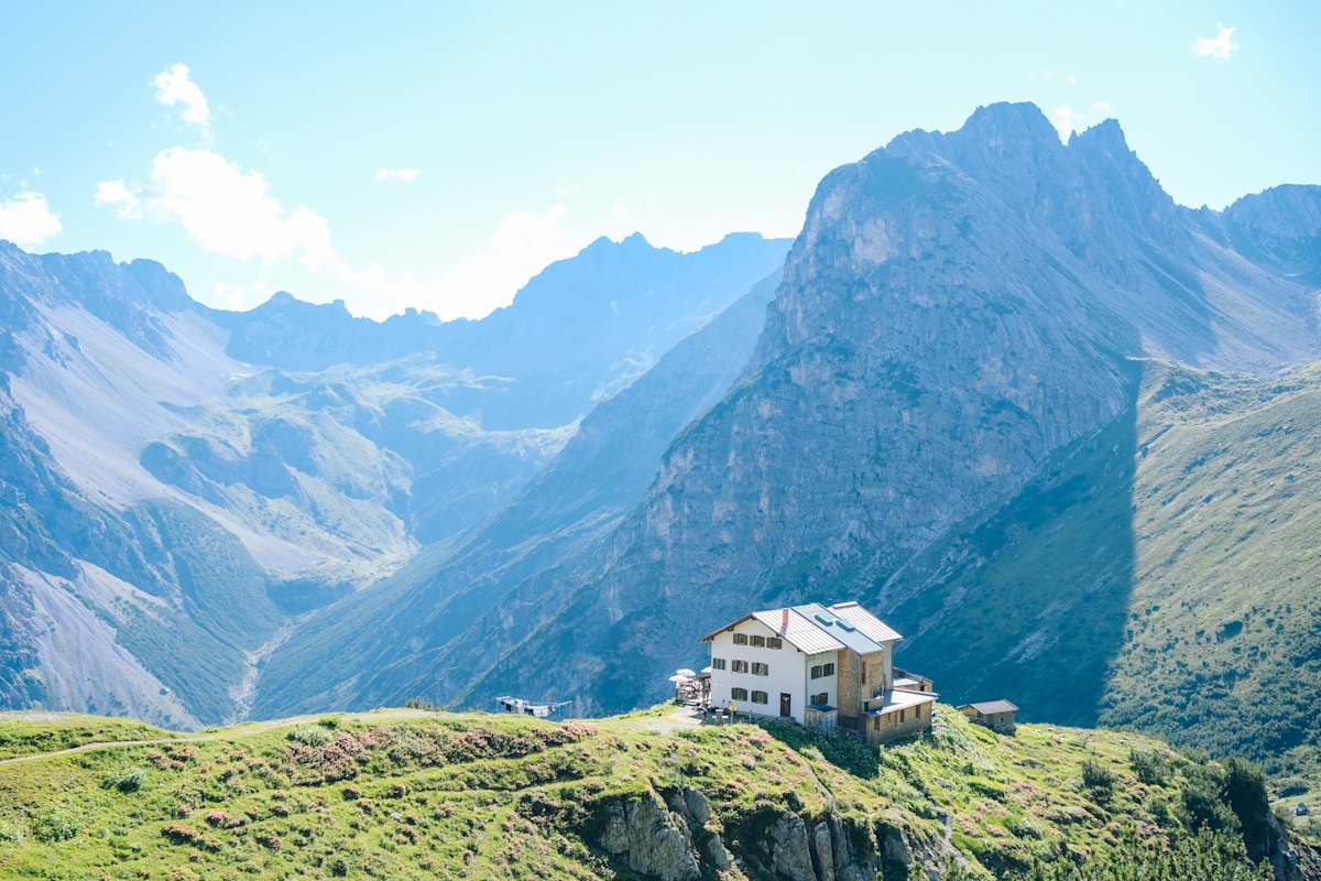 Die Steinseehütte inmitten der Lechtaler Alpen
