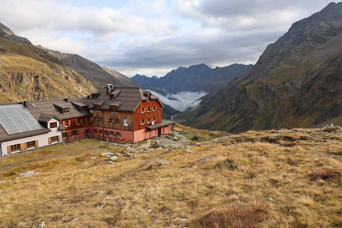 Das Taschachhaus liegt inmitten der Ötztaler Alpen.