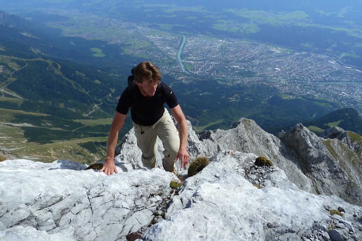 Alpine Routen werden weder markiert noch beschildert. Hier braucht es ein gutes Orientierungsvermögen und man muss alpine Gefahren selbstständig einschätzen können.