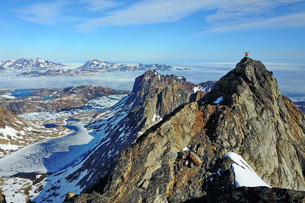 Am Gipfel des selten bestiegenen Polhem Fjeld (1.030m) in Ostgrönland