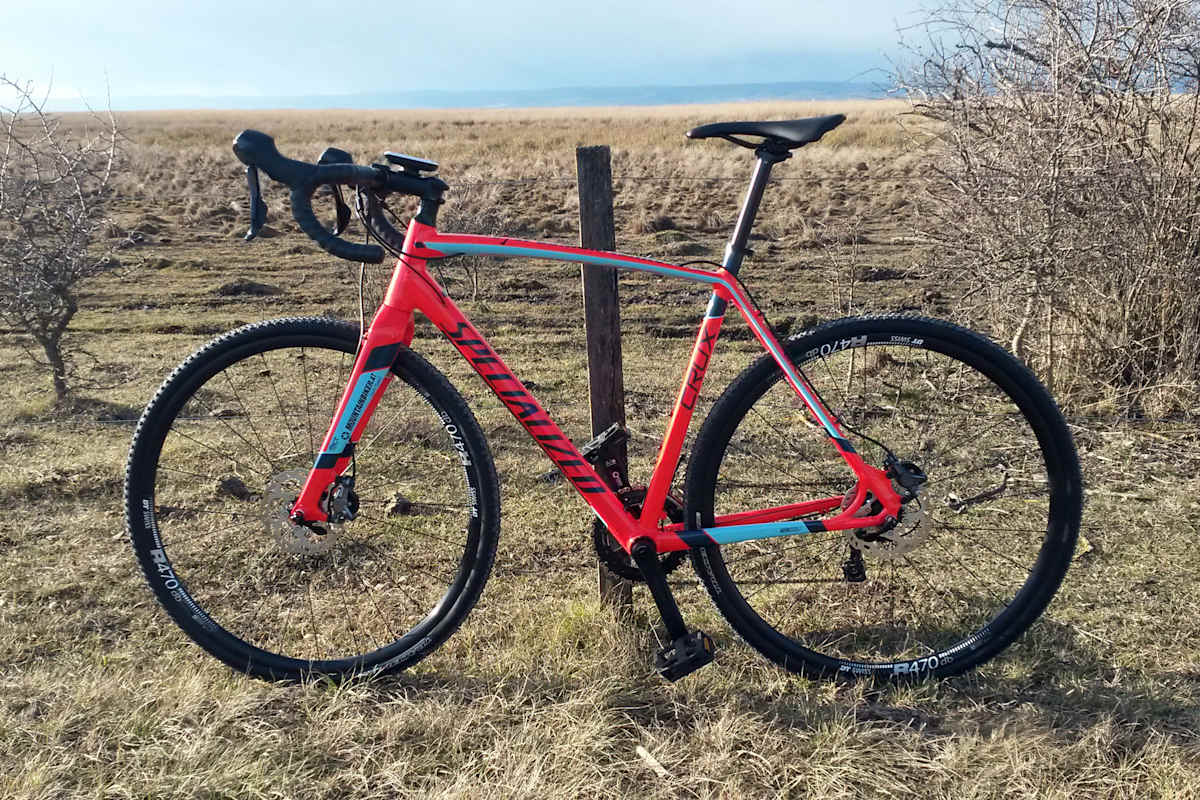 Specialized Crux Mountainbiker am See