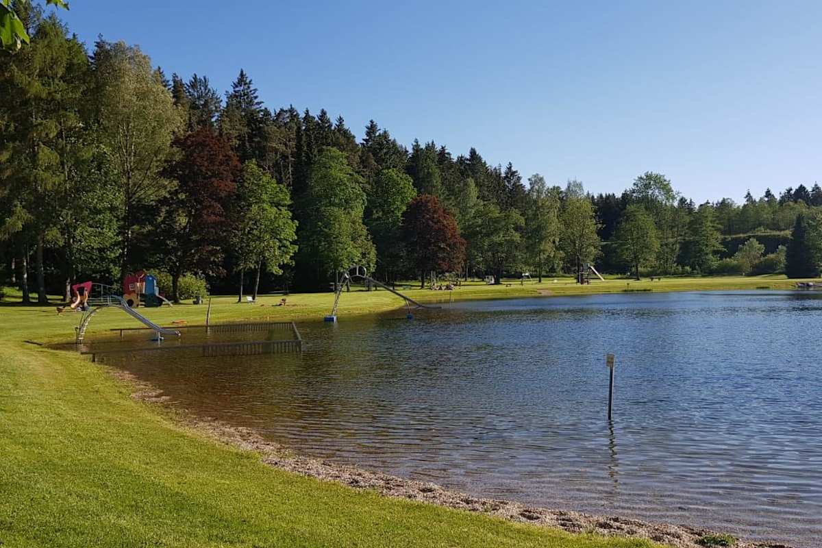 Der malerische See bei Schwarzenbach