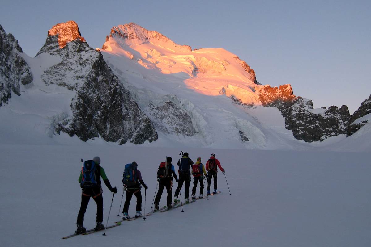 Im Aufstieg zum Dome de Neige des Ecrins (4.015 m) in der Dauphine-Gruppe, Frankreich