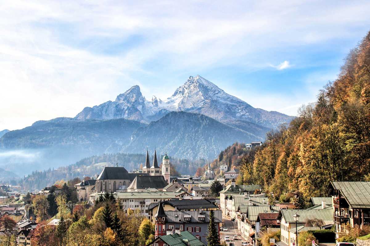 Blick über die Stadt Berchtesgaden in Richtung Watzmann