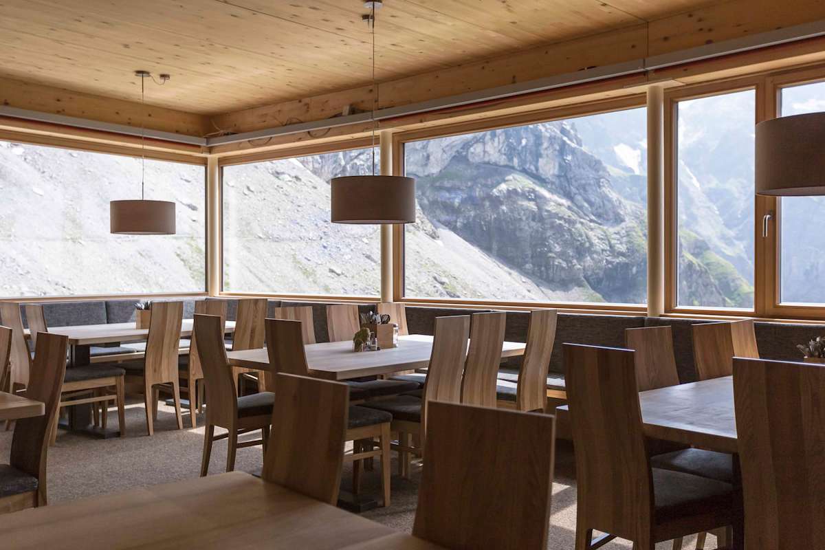 Von der Stube des neuen Waltenberger Hauses genießt man eine herrliche Aussicht.