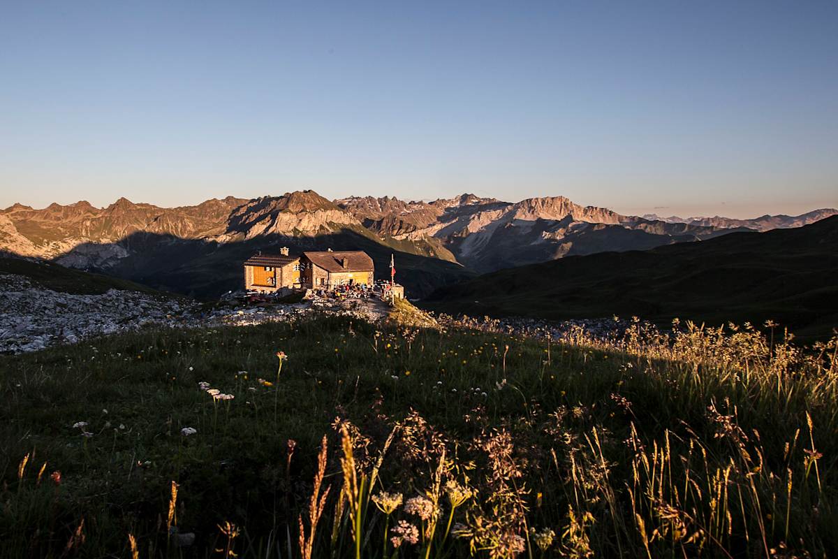 In den Bergen rund um St. Antönien findet man viel Ruhe - im Bild die Carschinahütte.