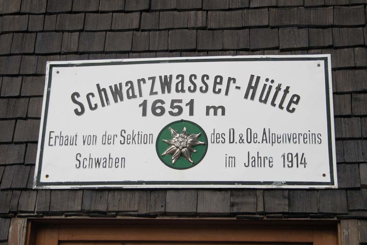 Schild an der Schwarzwasserhütte
