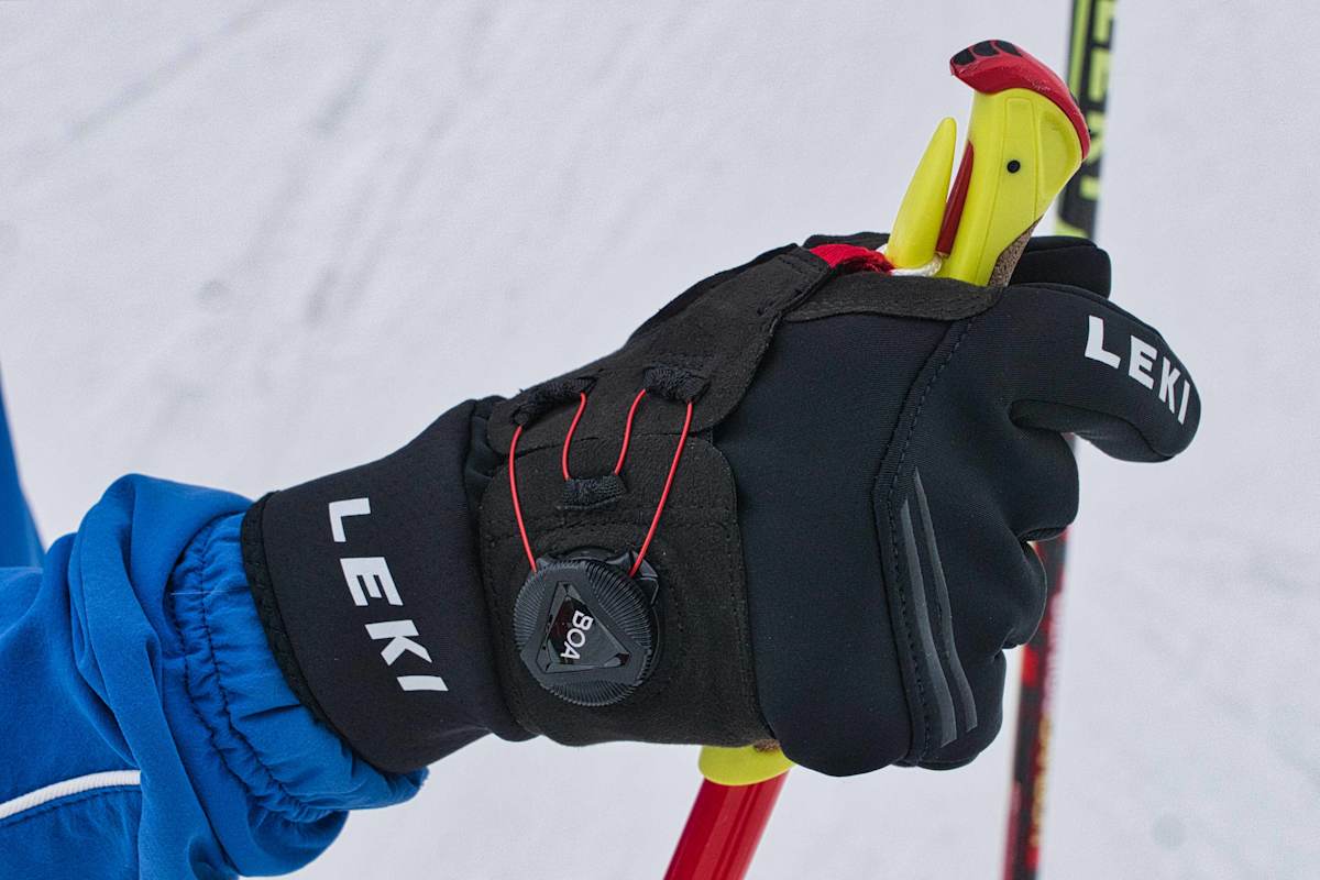 Handschuh mit integrierter Schlaufe und Verstellsystem von Leki