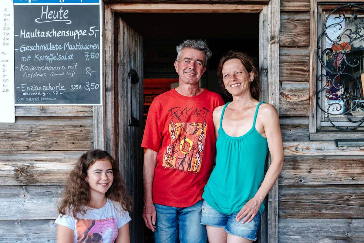 Die Wirtsfamilie Michl, Sylvia und ihre 15-jährige Tochter Vroni.