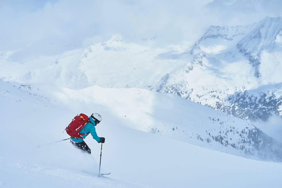 Abfahrt im Pulverschnee