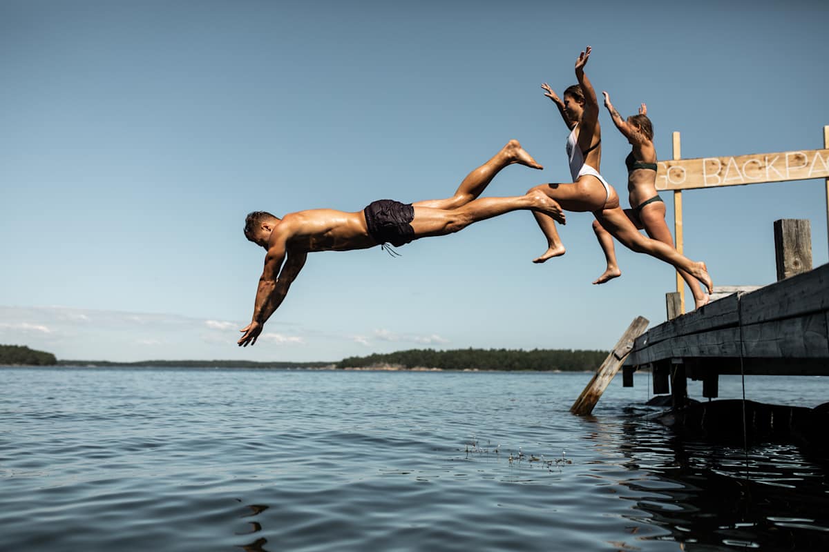 Sprung ins kühle Nass: Hochsommerliche Temperaturen am #GOBACKPACK CAMP