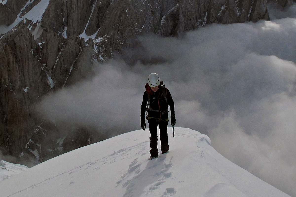 Dörte Pietron auf dem Gipfelgrat des argentinischen Cerro Domo Blanco