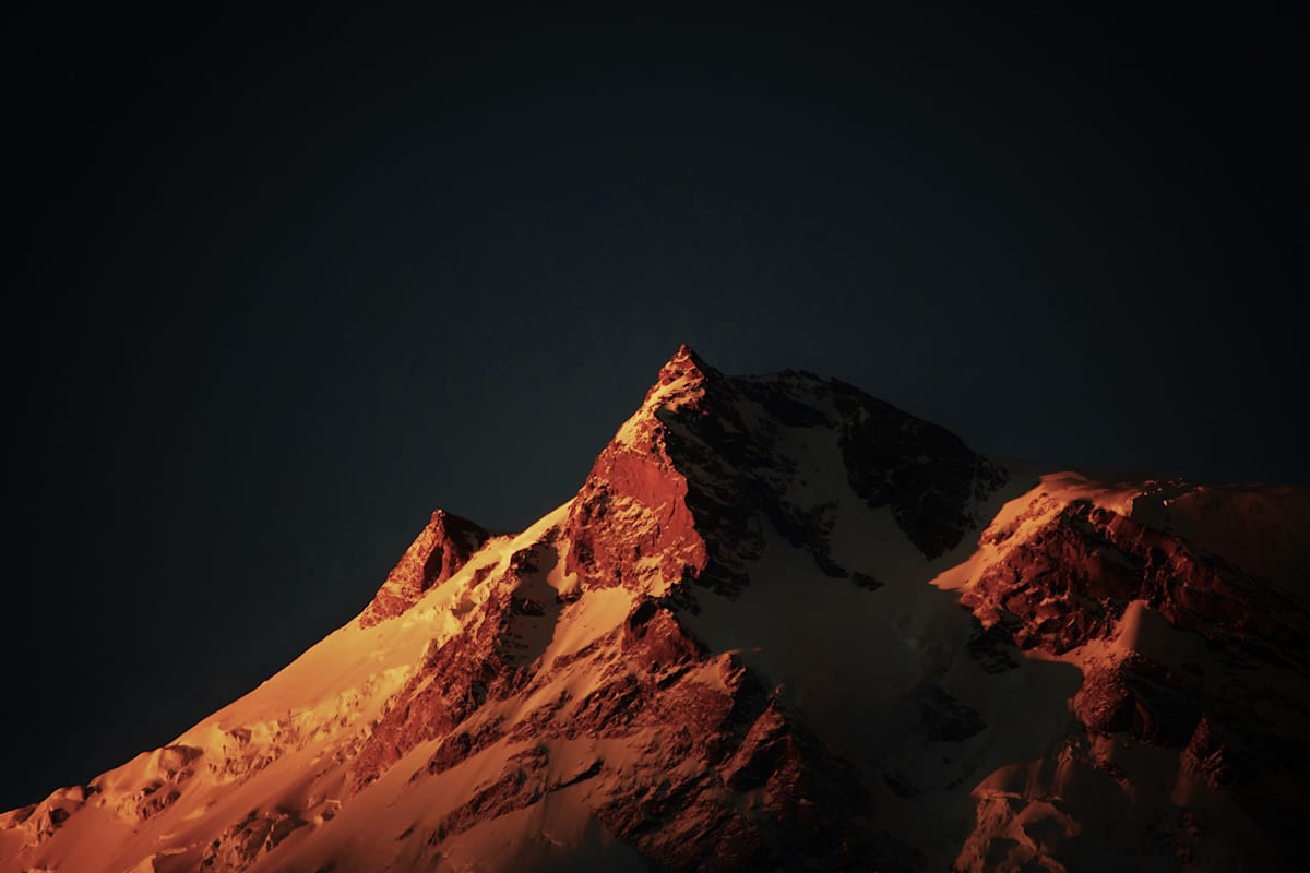 Die Silberzacken des Nanga Parbat im Morgenrot