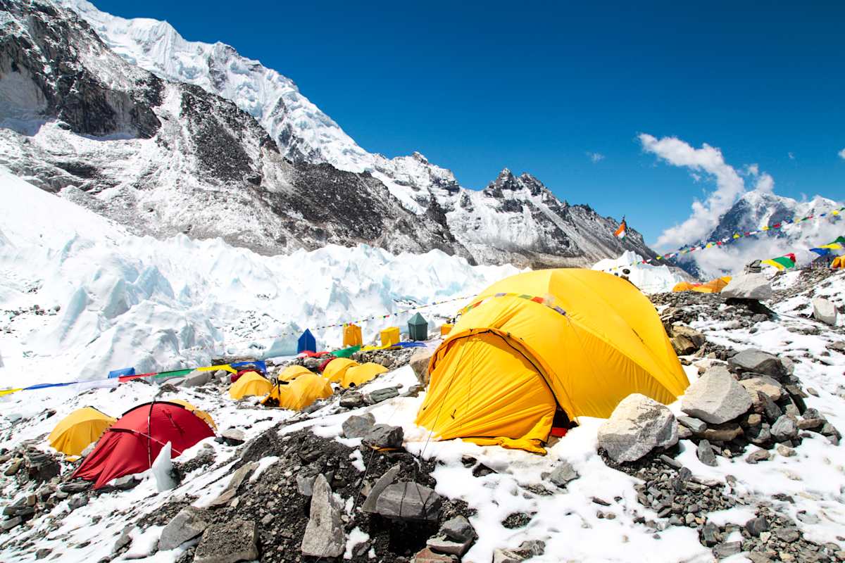 Everst Base Camp: Fake-Erfolge im Alpinismus; Für Berge auf nepalesischem Gebiet stellt das Tourism Department der nepalesischen Regierung ein offizielles „Summit Certificate“ aus.