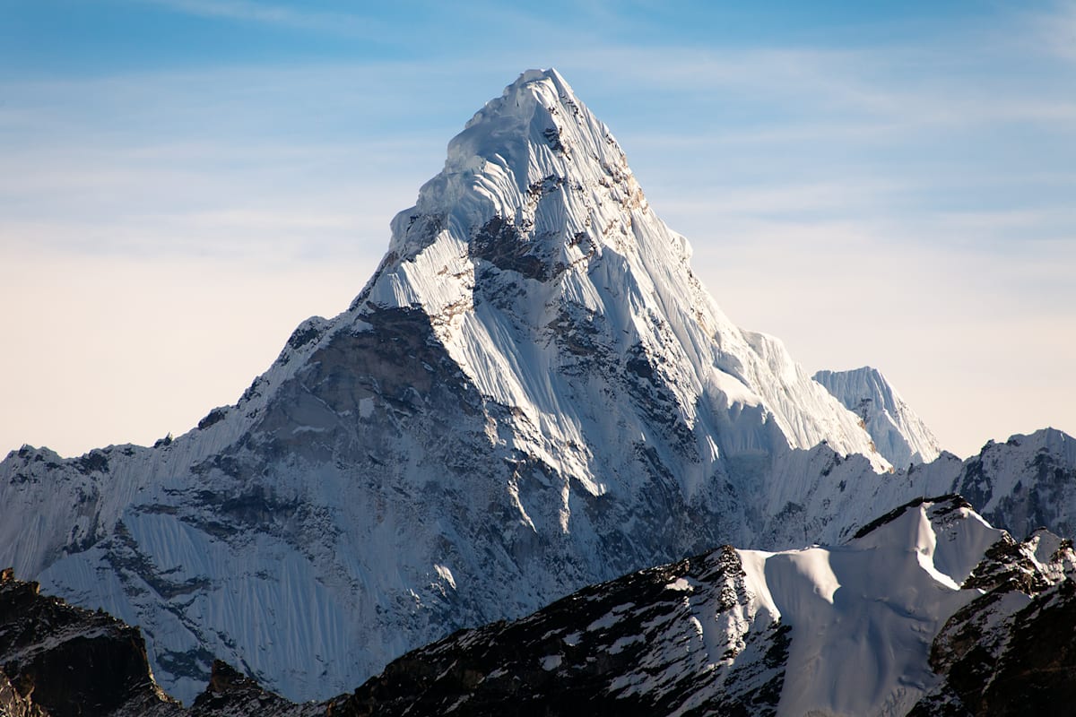 ama_dablam_n_adobestock_daniel_prudek