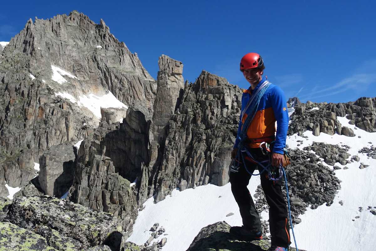 Andrin Lingg im Furka-Massiv mit Blick auf das Gross Bielenhorn