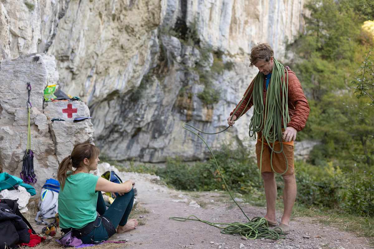 Deine Premiere am Fels solltest du mit einem erfahrenen und eingespielten Kletterpartner erleben