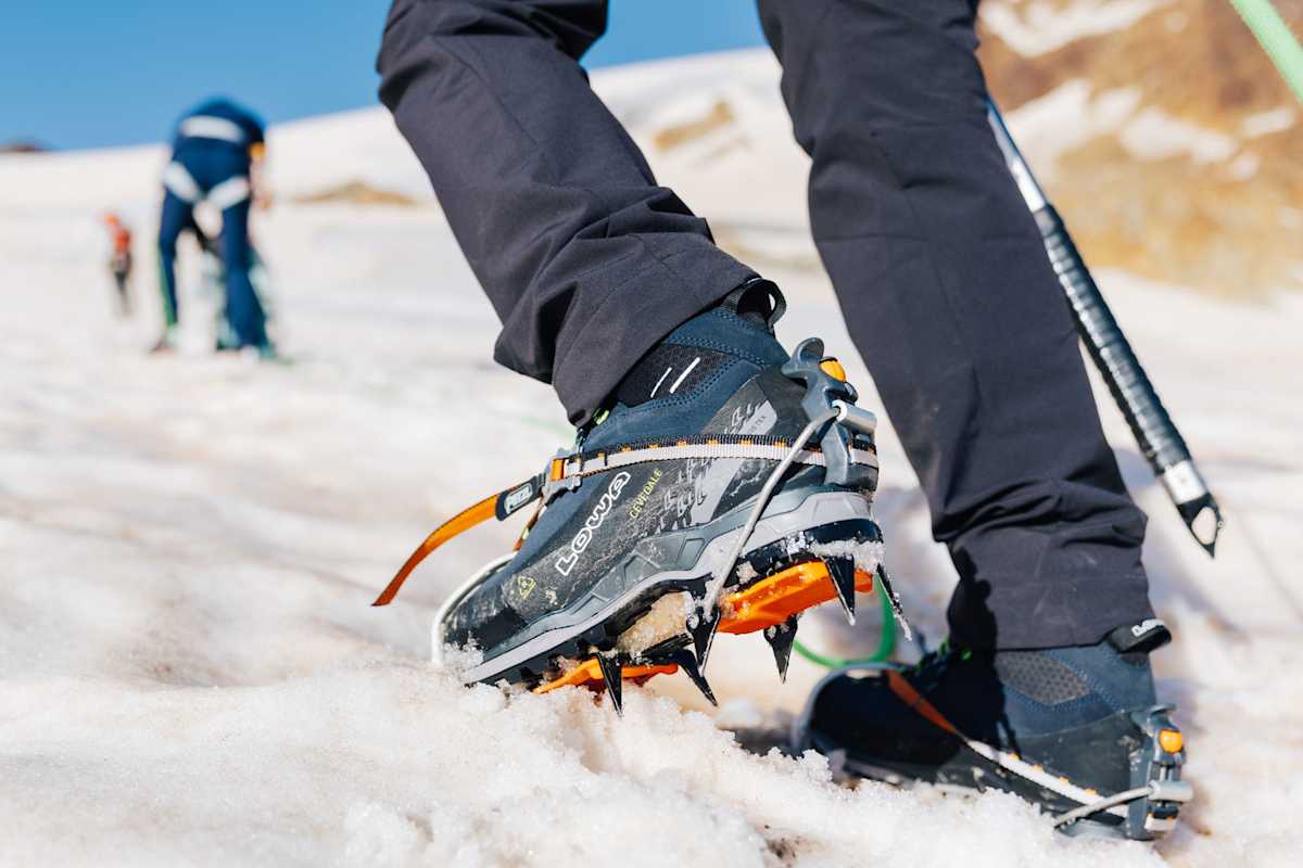 Bergwelten Hochtour Bergschuhe LOWA