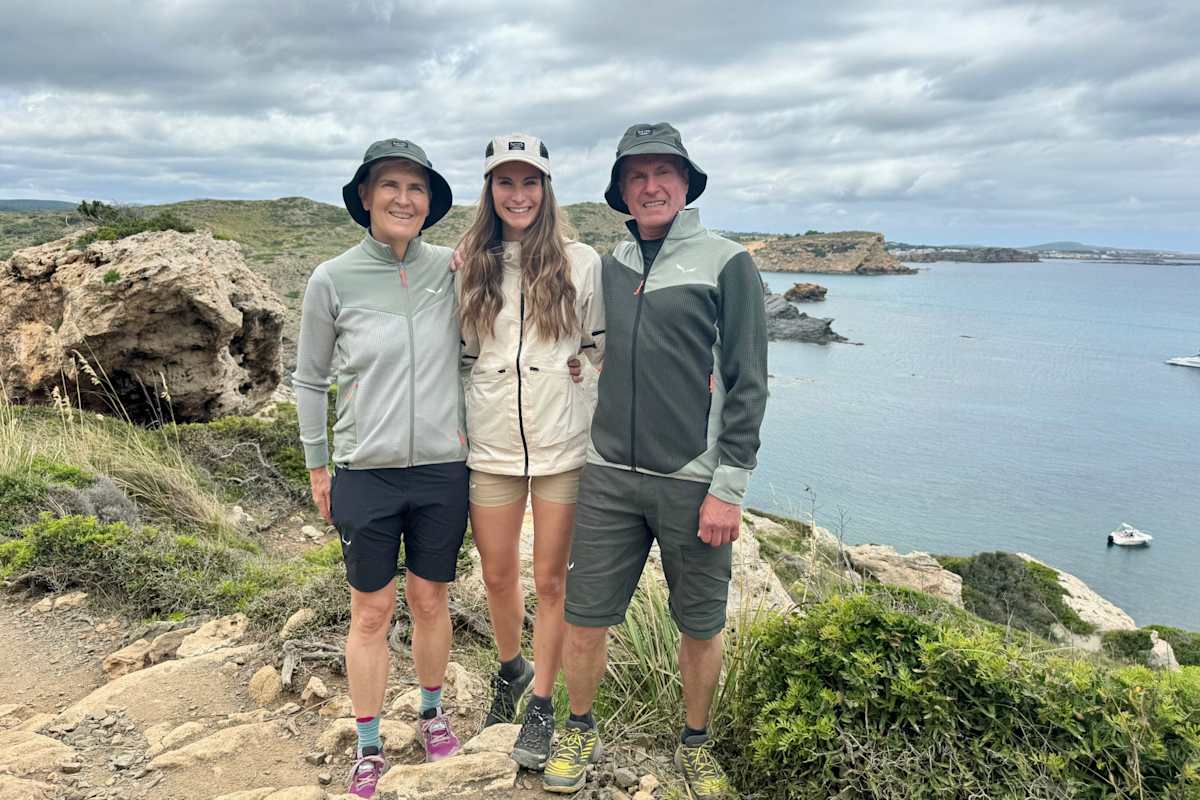 Für Heidi Messner ist der Camí de Cavalls ein generationsübergreifendes Familienabenteuer: Während sie für die Restaurants sorgt, ist ihr Vater der Fotograf der Gruppe und ihre Mutter kümmert sich um die GPS-Tracks.