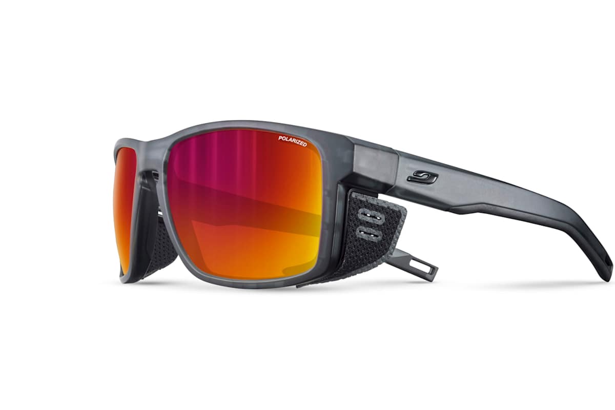Die Julbo Shield ist nicht nur hochfunktional, die Sportsonnenbrille schaut auch noch stylisch aus.