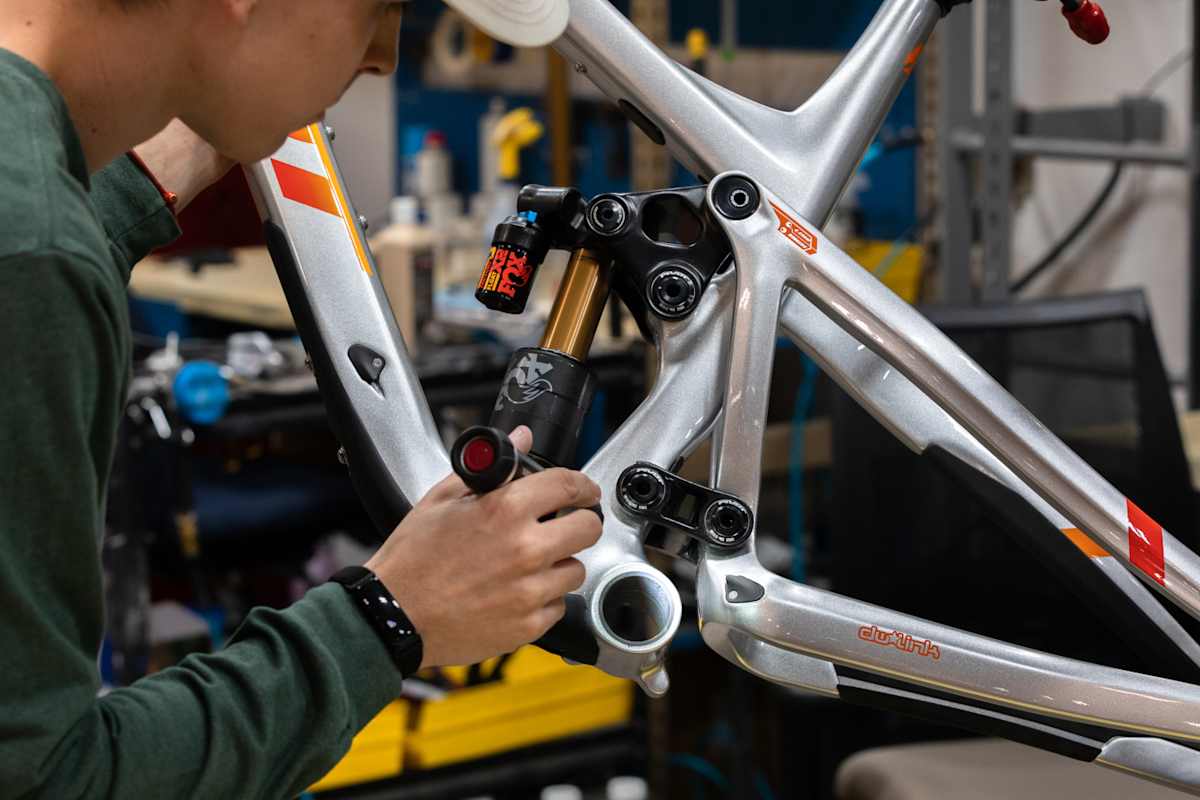 Kontrolliere regelmäßig die Lager deines Bikes: Das erspart dir lästiges Knarzen und verlängert die Lebensdauer der Komponenten.