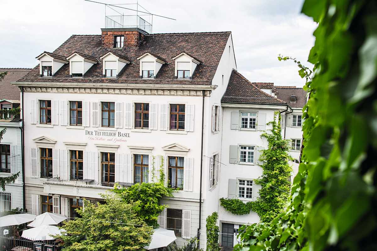 Zentral gelegen und stilvoll: Das Boutique-Hotel Teufelhof in Basel ist idealer Ausgangspunkt für Entdeckungstouren mit Bus und Bahn.