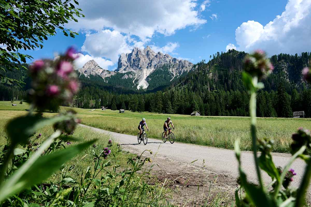 Zwei Gravel-Biken in Prags in Südtirol