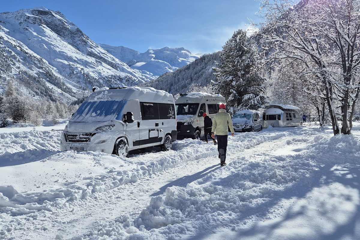 Bergwelten Campingplatz Morteratsch Schweiz Winter
