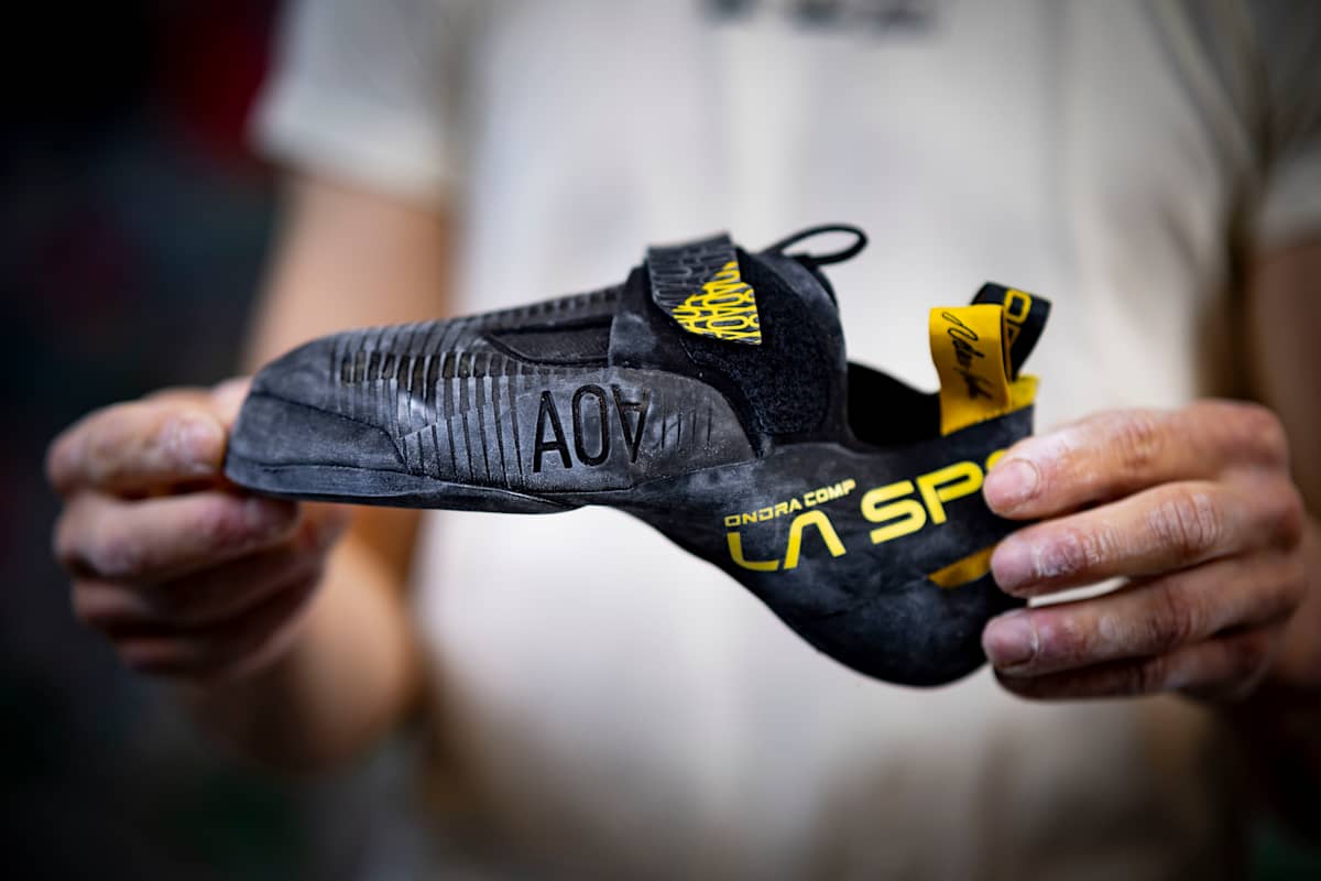 Die Kletterschuhe sollten möglichst eng am Fuß sitzen