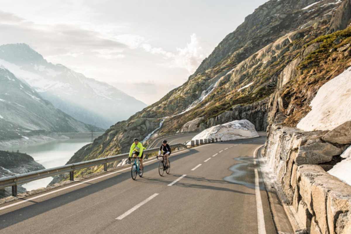 Drei klassische Pässe Rennvelo Schweiz
