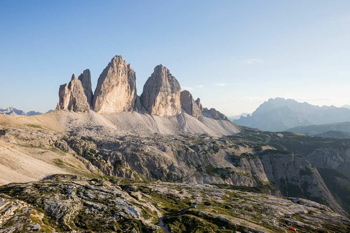 Vom Gsiesertal aus eröffnet sich ein wunderbarer Ausblick auf die majestätischen Drei Zinnen.