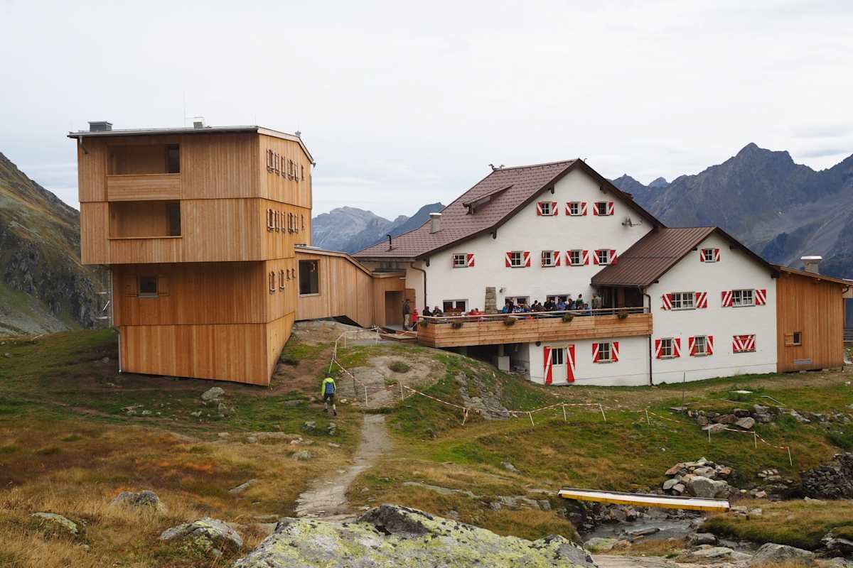 Im Ersatzbau der Hütte befinden sich u.a. 40 Schlafplätze.