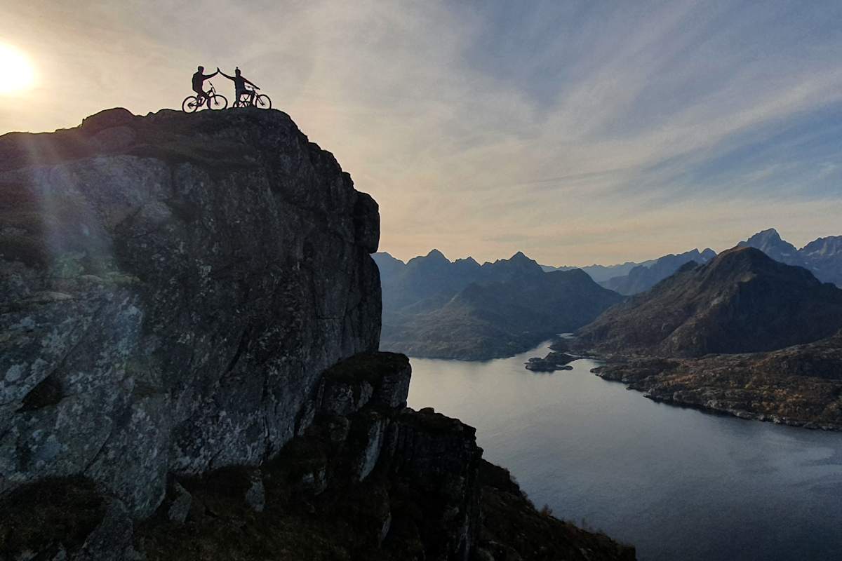 Andi Prielmaier und Ingolf Schmitt wagen sich in die steilen Flanken der Insel Senja,