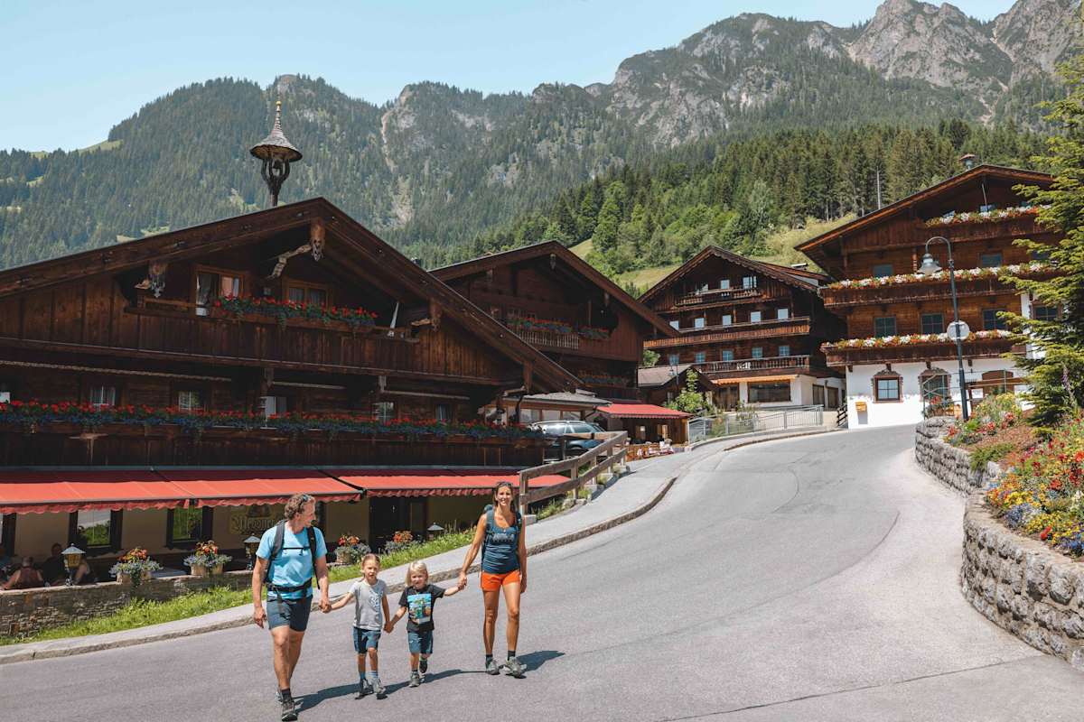 Wanderangebote und Packages machen den Urlaub für die ganze Familie besonders angenehm.