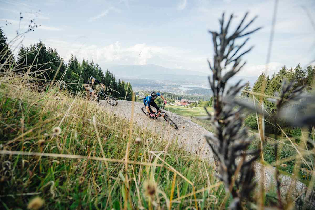 Eintauchen in den Flow: Am Flowgartner Trail reiht sich Kurve an Kurve zu einem perfekten Trail-Erlebnis.