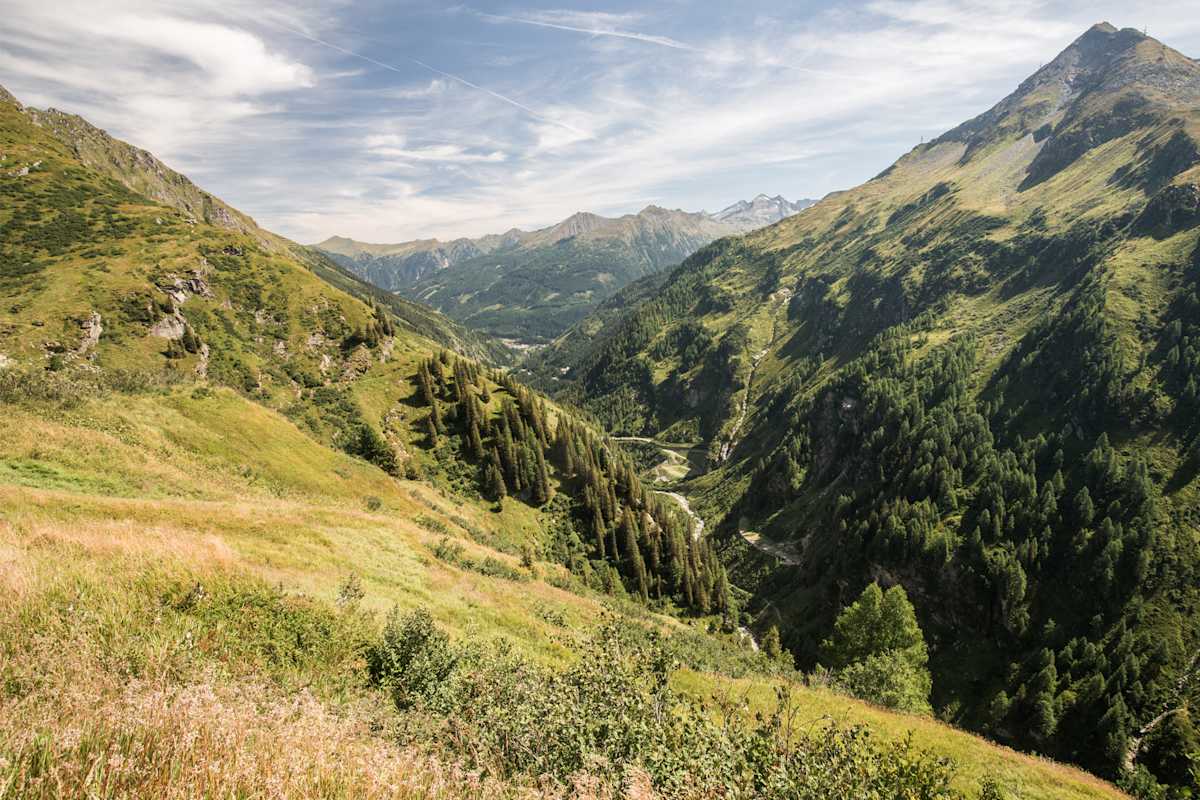 Die Aussicht hoch oben auf den Bergen.