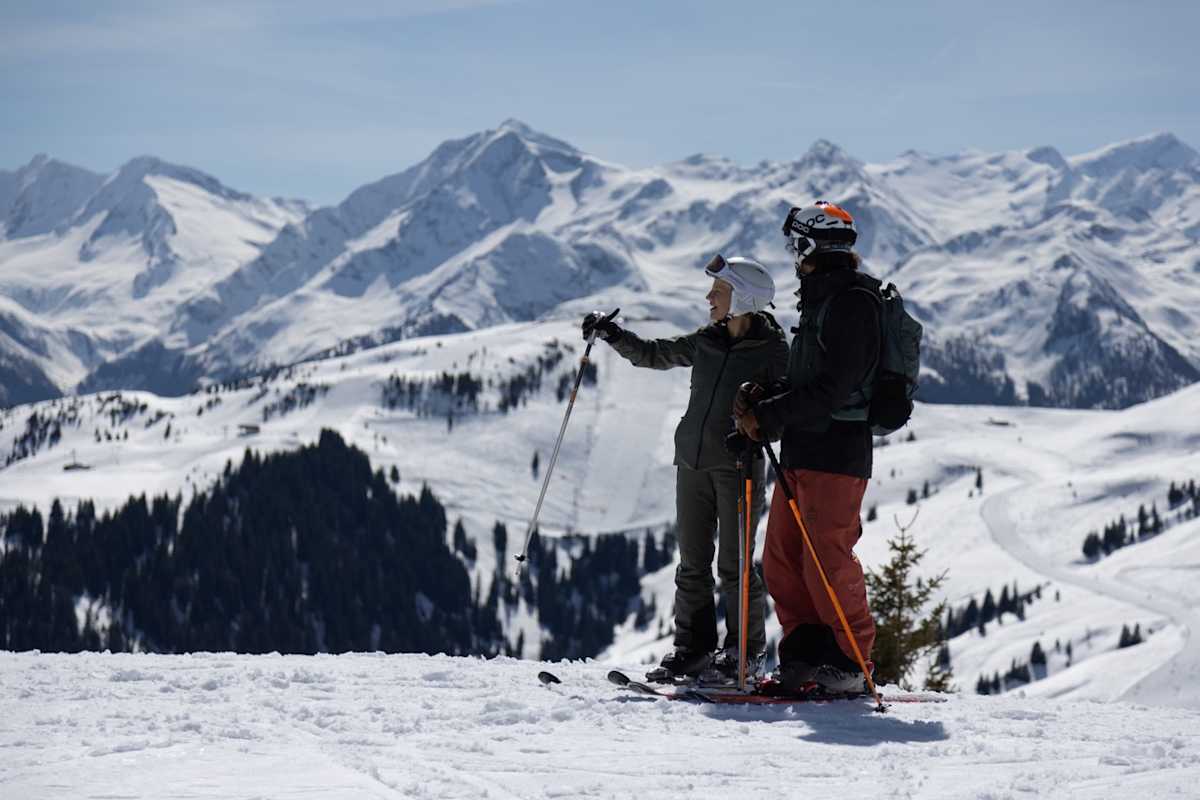 Schauspielerin Kristina Sprenger beim SKifahren