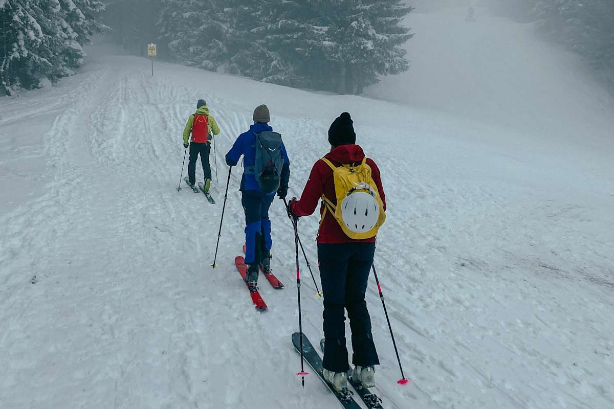 Über den Wolken: Heinz Pfeffer mit dem Bergwelten-Team auf Pistentour am Kranzberg