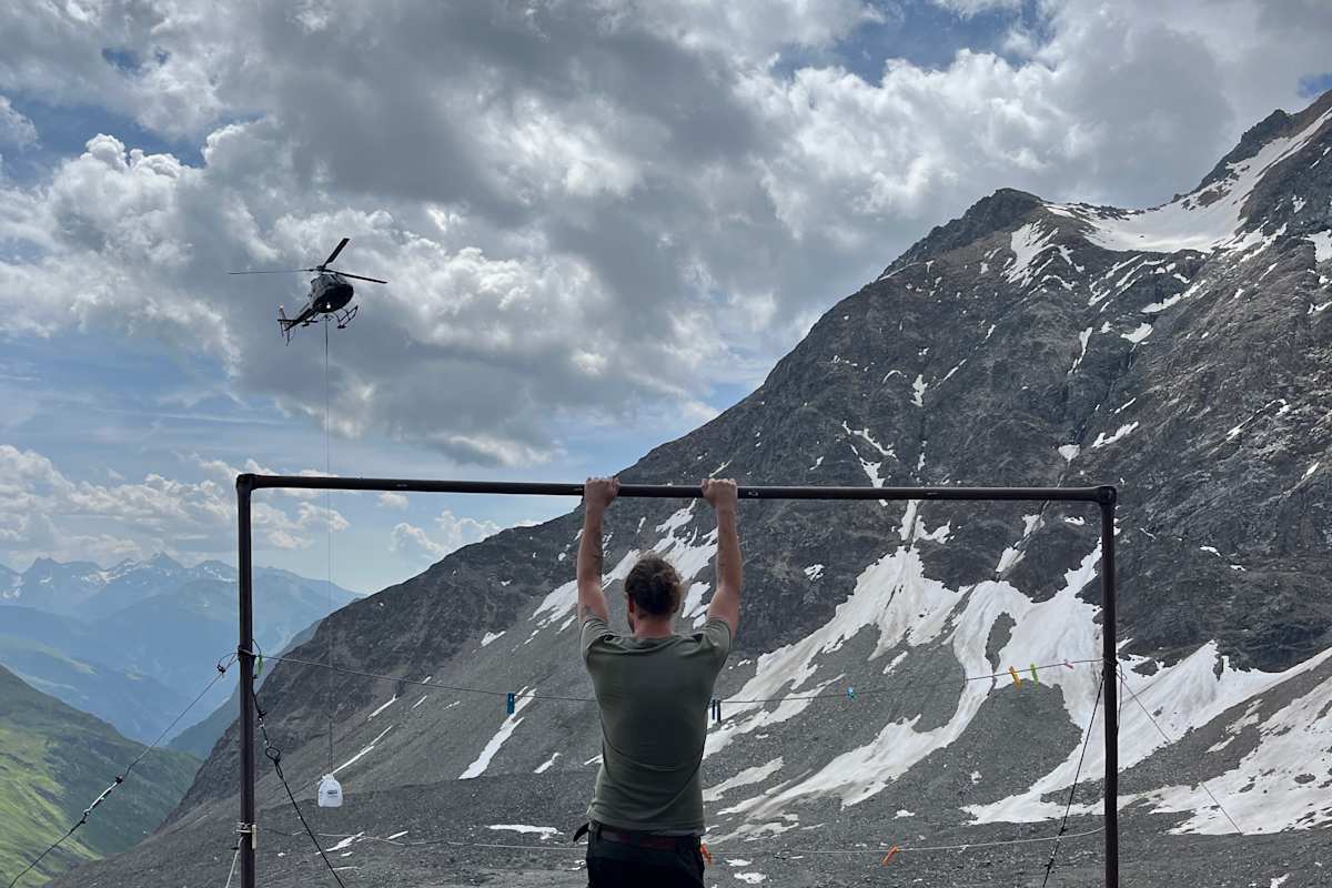 Die Badener Hütte befindet sich in hochalpinem Gelände. Die Vorräte müssen mit dem Helikopter angeliefert werden.