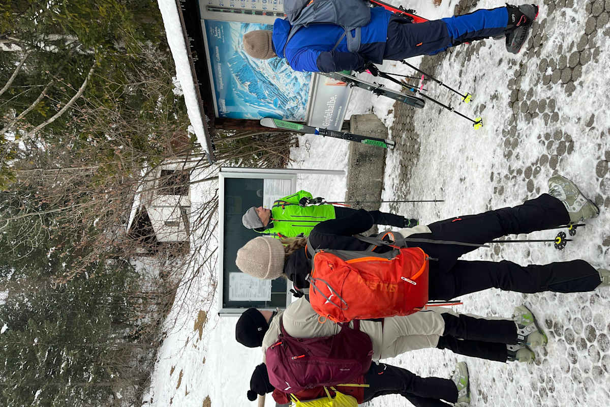 Heinz Pfeffer erklärt das Kranzberg-Skigebiet
